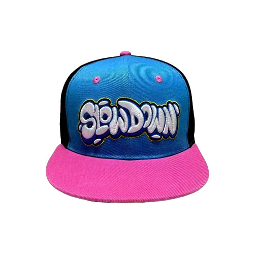 Melyek azok a népszerű márkák vagy tervezők, amelyek 6 paneles Snapback sapkát készítenek?